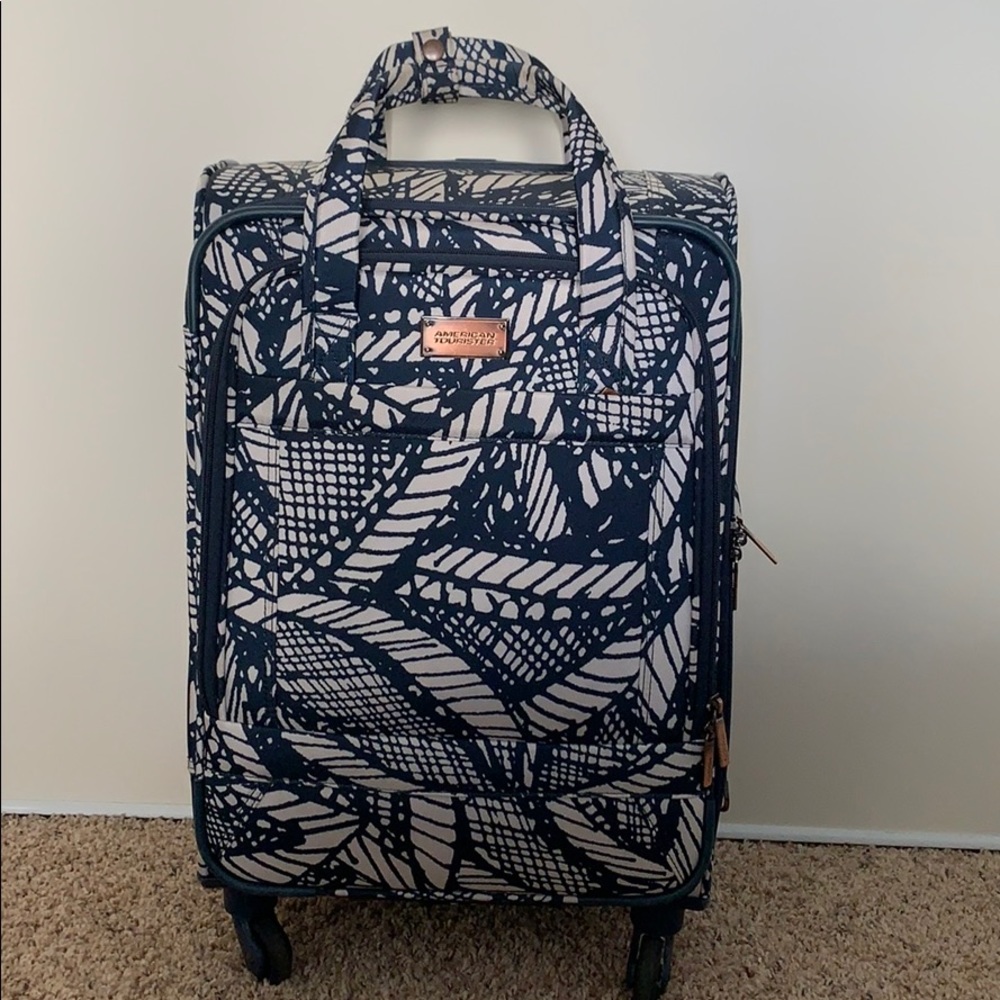 American Tourister spinning carry on suitcase